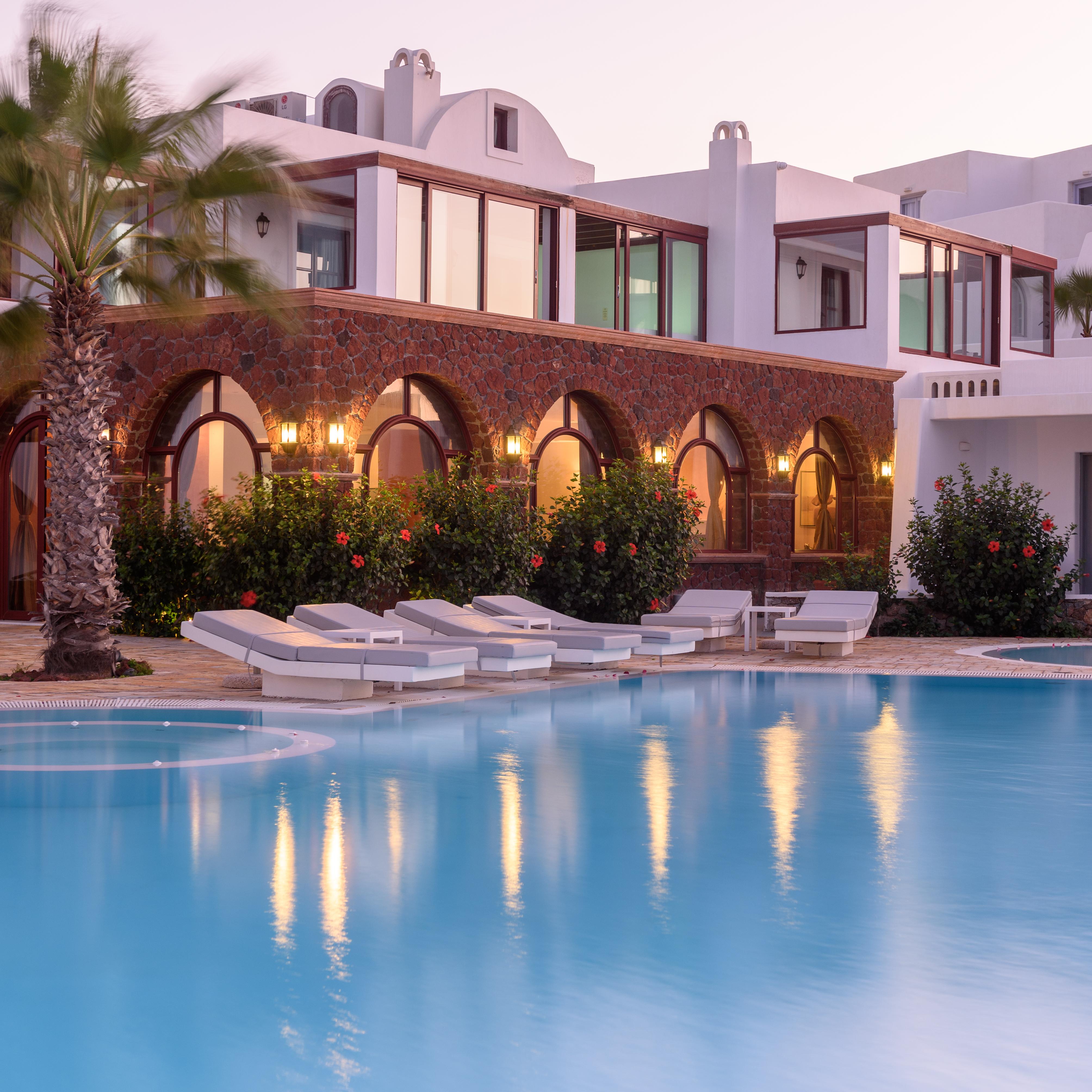Maison Des Lys - Luxury Suites Akrotírion エクステリア 写真